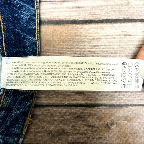 Zara Medium Wash High Rise Ankle Length Slim Leg Mom Jeans Minor Fraying NWT 10 - Picture 9 of 9